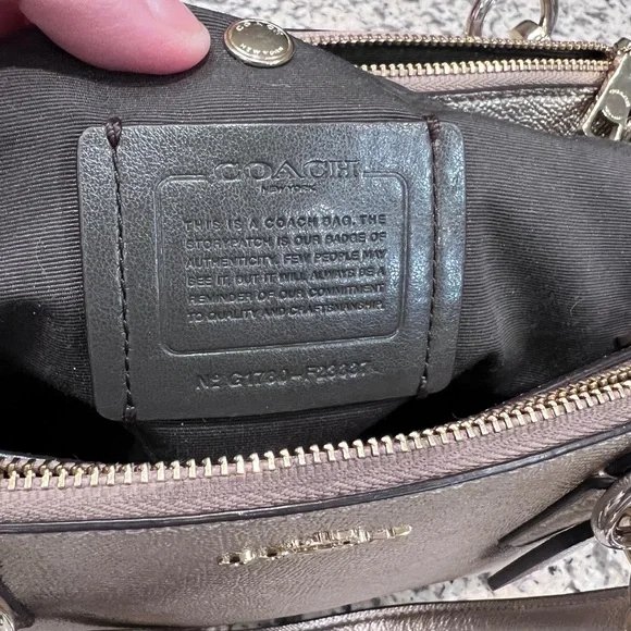 Coach crossgrain leather Mini christie Carryall.
Metallic blonde in color. - Picture 4 of 4